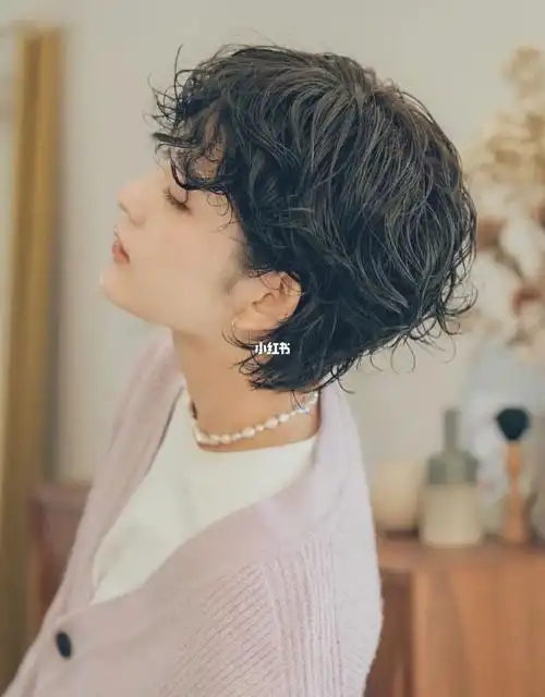 短发怎么烫出高级感减龄圆脸女生短发分享