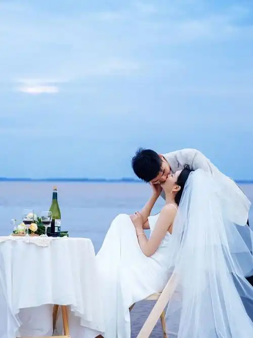 收集6月婚纱照客片里最有氛围感的9个吻