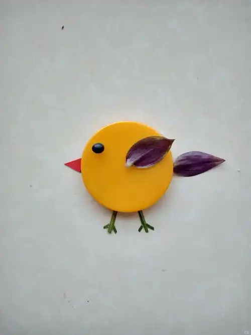 儿童简单手工拼贴画制作瓜果蔬菜创意拼贴画瓶盖鸟的手工拼贴制作方法