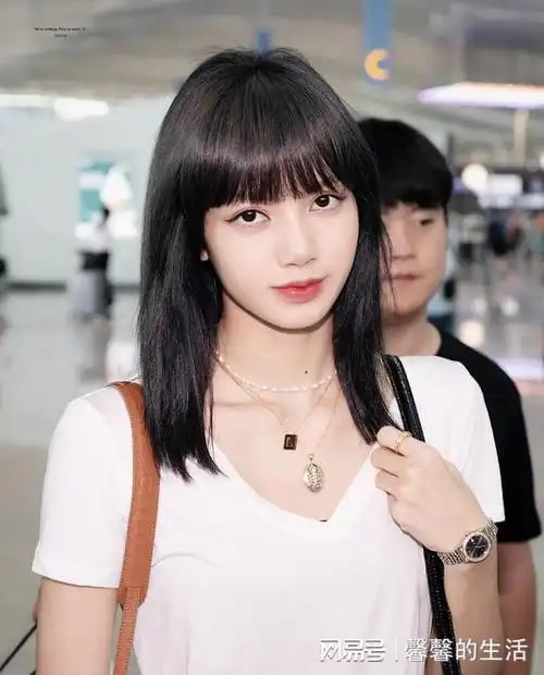 lisa被扒背刺尼坤对方曾因lisa的东南亚长相被群嘲而力挺