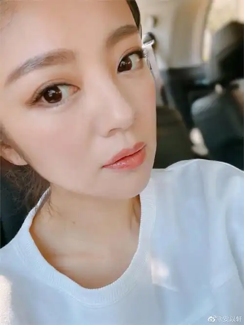 安以轩自拍特写颜值不输大学生无暇皮肤网友惊呆竟然是宝妈2