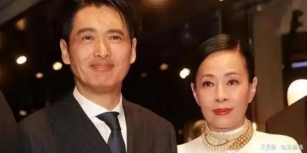 周润发否认裸捐56亿都是我老婆要捐的15年慈善事业一片空白