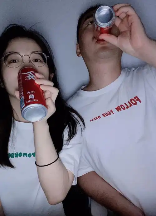 不然呢……哈哈哈"#情侣拍照姿势  #拍出氛围感  #宅家自拍