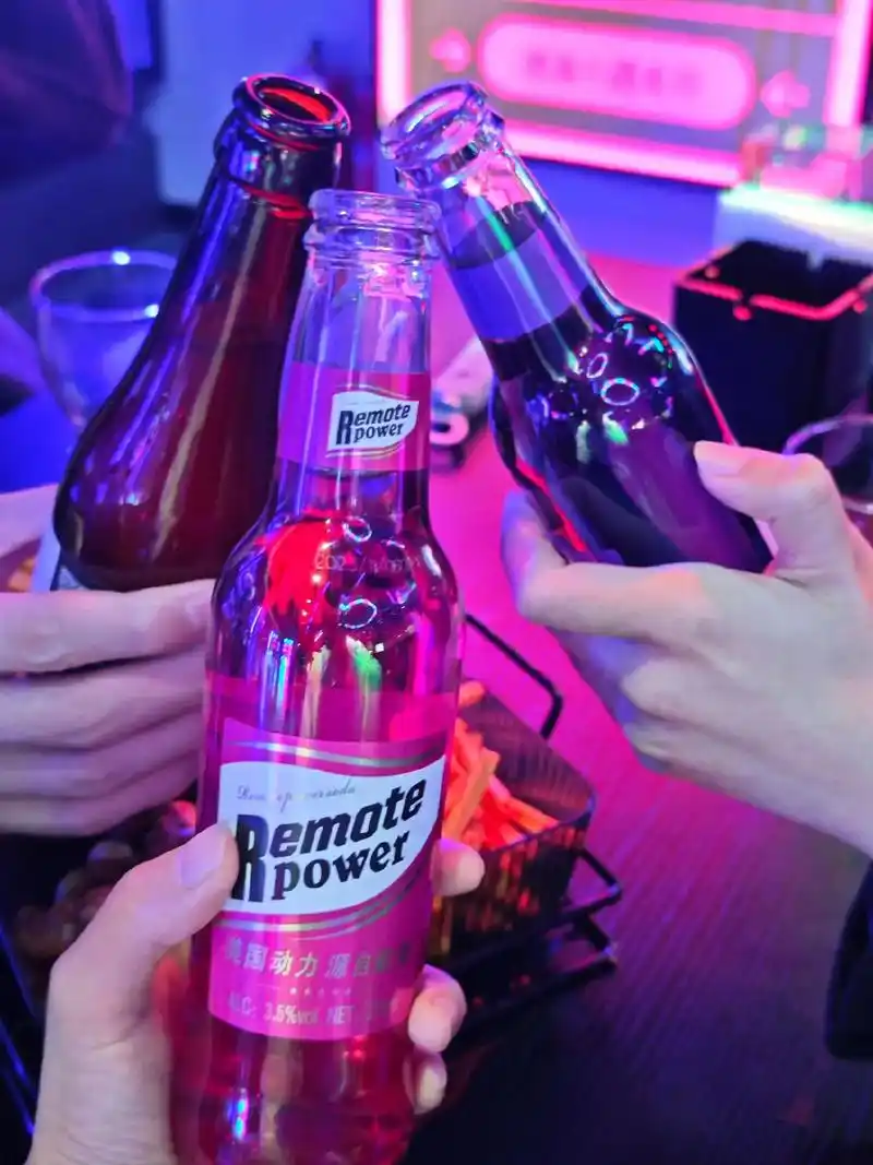 不喝酒的人来酒吧 主打一个 - 抖音