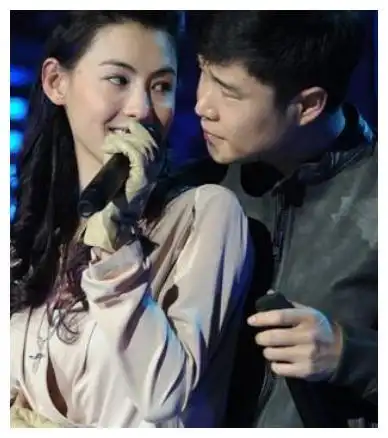 张柏芝衣服扣开了小沈阳用手帮忙遮挡注意力在最后一张