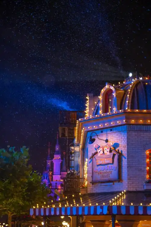 #今年上海的第一场雪##迪士尼冬日奇幻冰雪节#