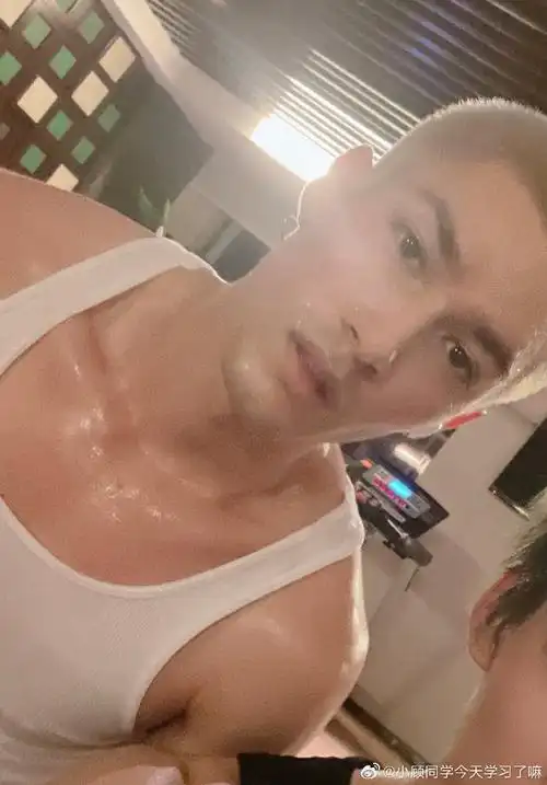 周柯宇米卡健身照##21天安利米卡