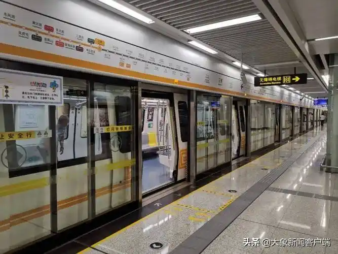 郑州地铁恢复首日载客31万人