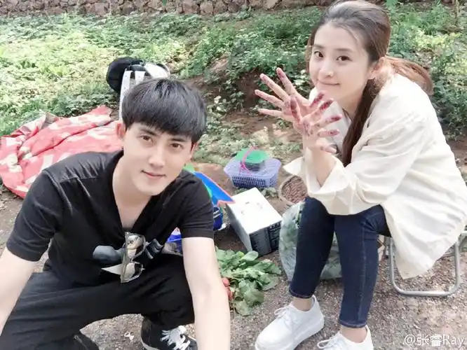 张睿女友李若嘉私照盘点 曾演红楼梦中的少年迎春