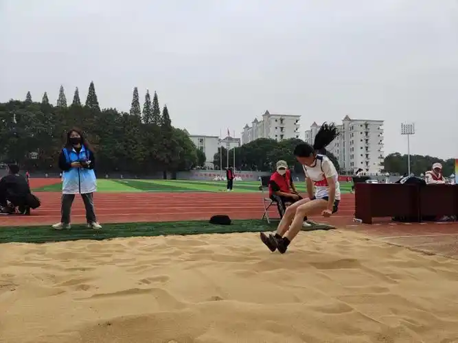 【运动会·传真】女子跳远决赛|鱼跃龙门,神采飞扬