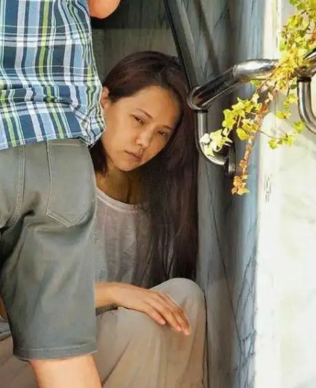 45岁伊能静素颜咋吓倒网友(组图)