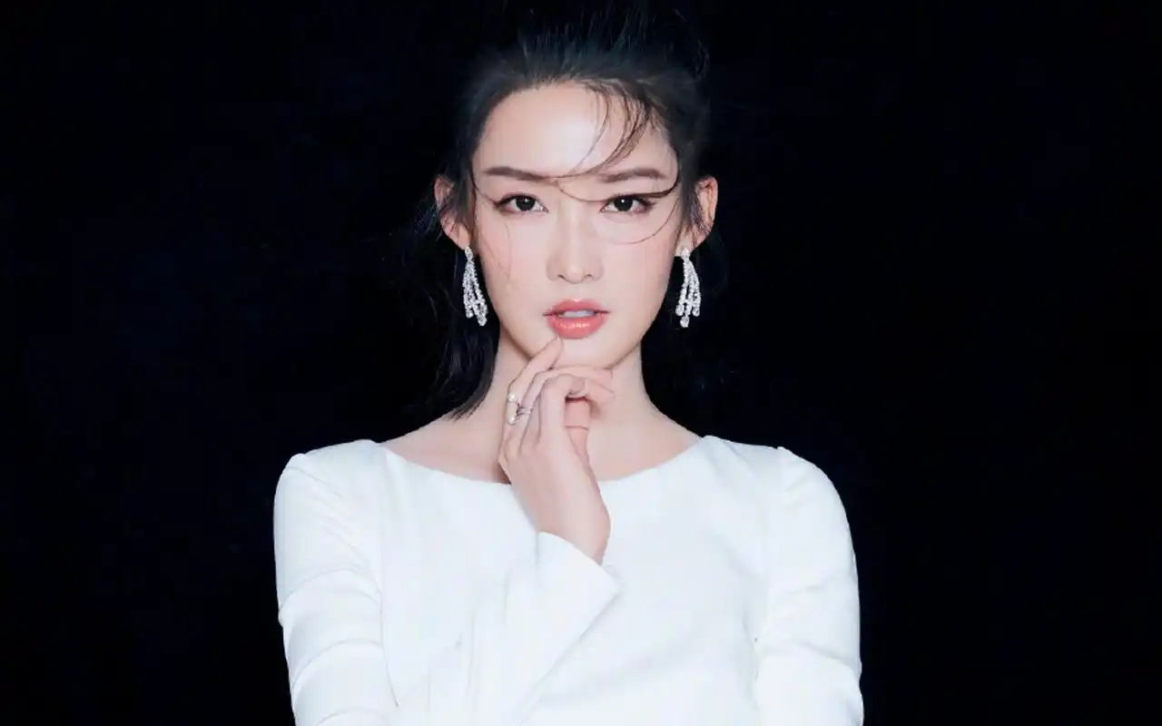 李沁清丽脱俗写真图片桌面壁纸