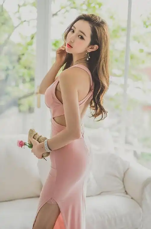 美女李妍静包臀裙性感写真