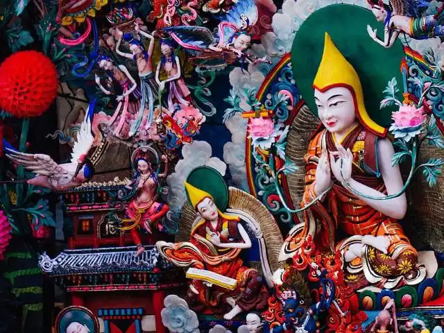 塔尔寺内,酥油花,壁画,堆秀,共称"艺术三绝"