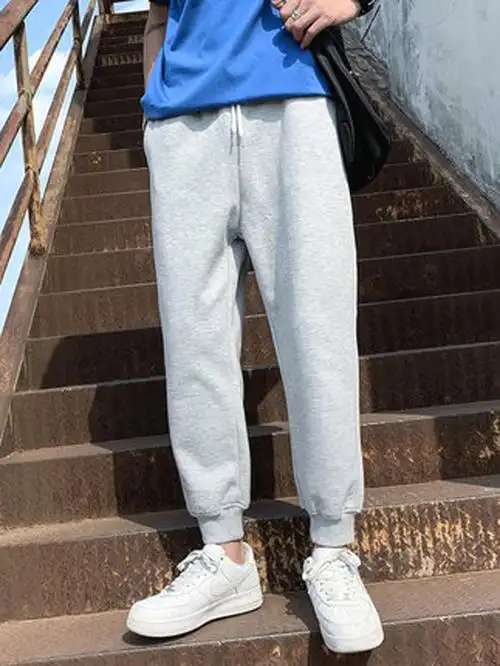 小个子男生裤子穿搭显高卫裤男潮束脚裤配马丁靴的九分休闲运动裤