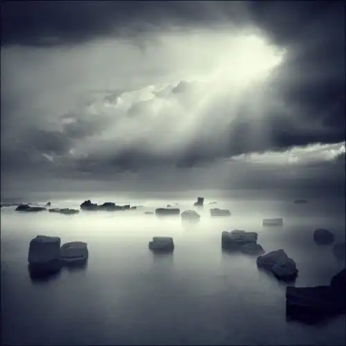 来自deviantart社区arayo的黑白意境摄影作品,好久没去那里逛逛了