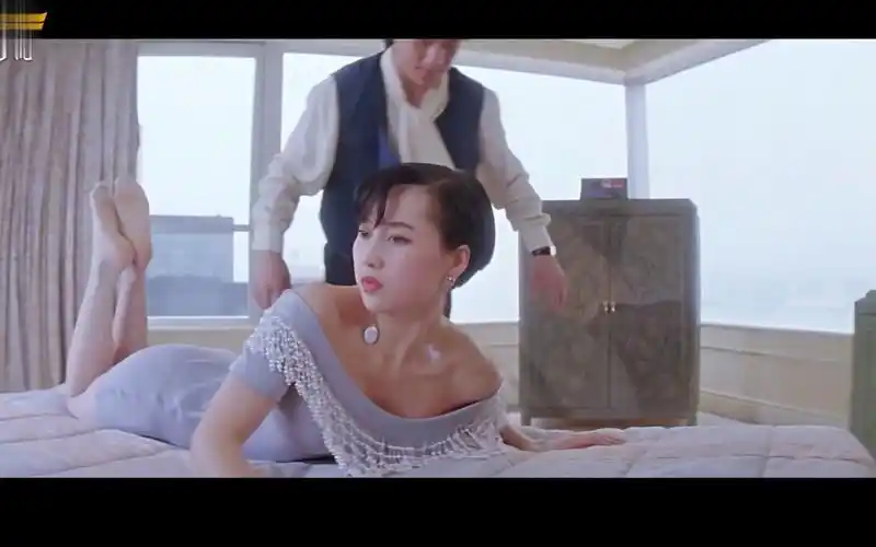 31岁利智有多美,被37岁成龙逗玩,利智牺牲太大,为李连杰退影坛