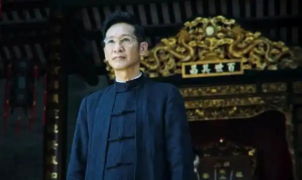 当时,中国内地的电视剧市场正在蓬勃发展,王劲松抓住了这个机会,开始