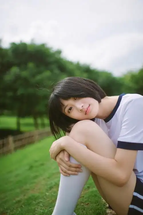 稚嫩的15岁少女青春洋溢主题写真照