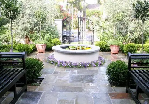 入户花园一般用于别墅装修,因为别墅的面积大,可以将景观设计的更加