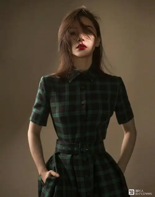 王子文现身长相变化大!穿连衣裙秀"腰臀比",靠小心机身材太好