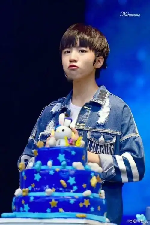 王俊凯嘟嘴合集,看上去很好亲