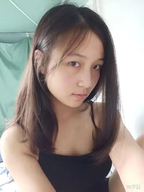 谁敢晒素颜自拍,无滤镜无美颜的没任何化妆那种?