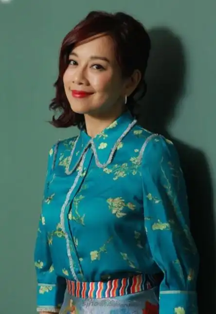 谈到这次复出,陈松伶笑称:"没试过演相差这么大的角色,被剧本吸引了.