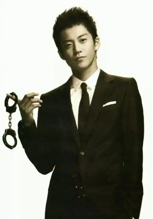 如果只知道丑帅行走荷尔蒙说明你对小栗旬还一无所知