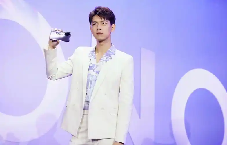 李现在荣耀30手机发布现场超清无水印原图,壁纸走一波!