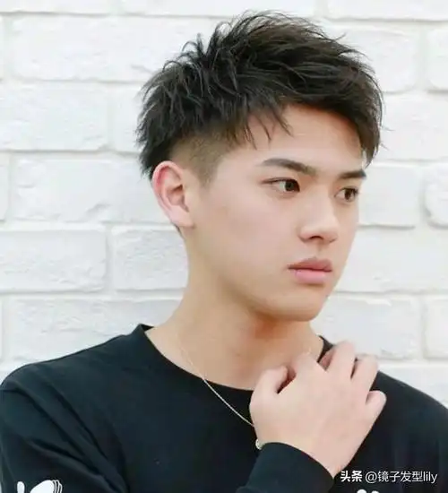 男生头发造型图片(最流行的三种男士发型)(6)