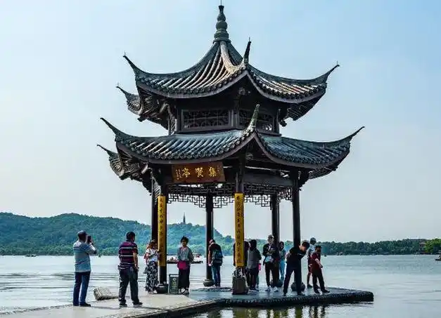 杭州西湖人间天堂诗意栖居