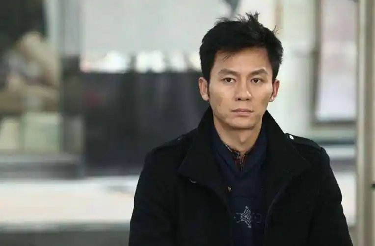 被称为"大黑牛"的李晨,历任女友个个倾国倾城,还都收到了"心形石头"?