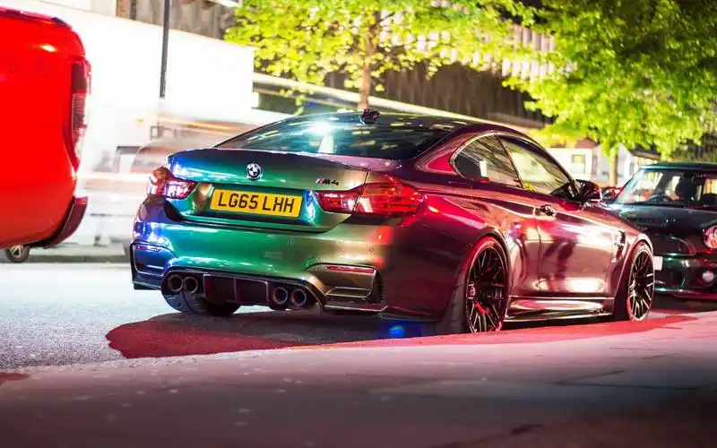 酷炫色彩夜景跑车壁纸_超酷的个性跑车