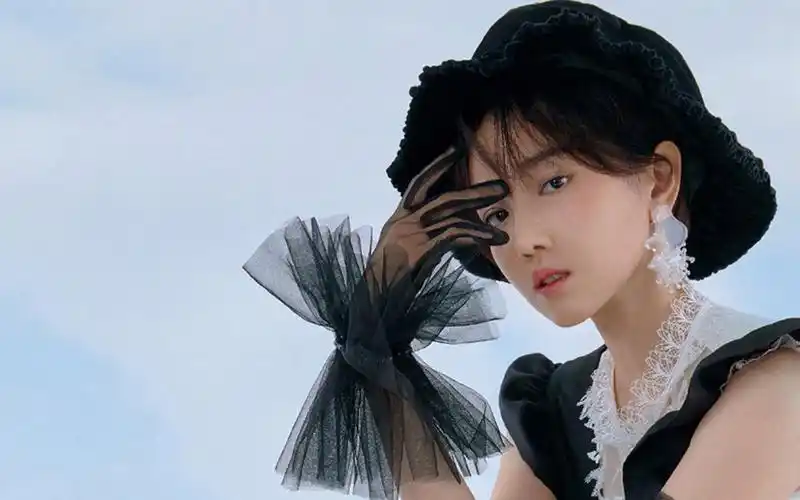 陈小纭优雅复古时尚写真图片