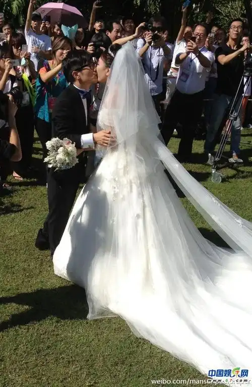 直击好声音学员金志文三亚大婚现场杨坤现身祝福图