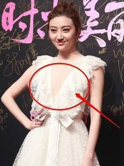 回顾景甜深v性感走秀,展现傲人上围,张继科:发生过关系_活动_事件