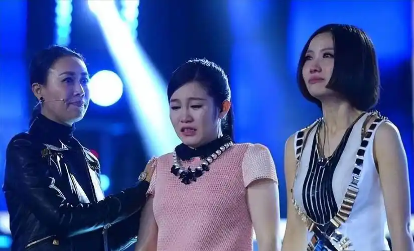 "红颜薄命"姚贝娜:为发小刘亦菲仗义执言,甩手那英被推风口浪尖