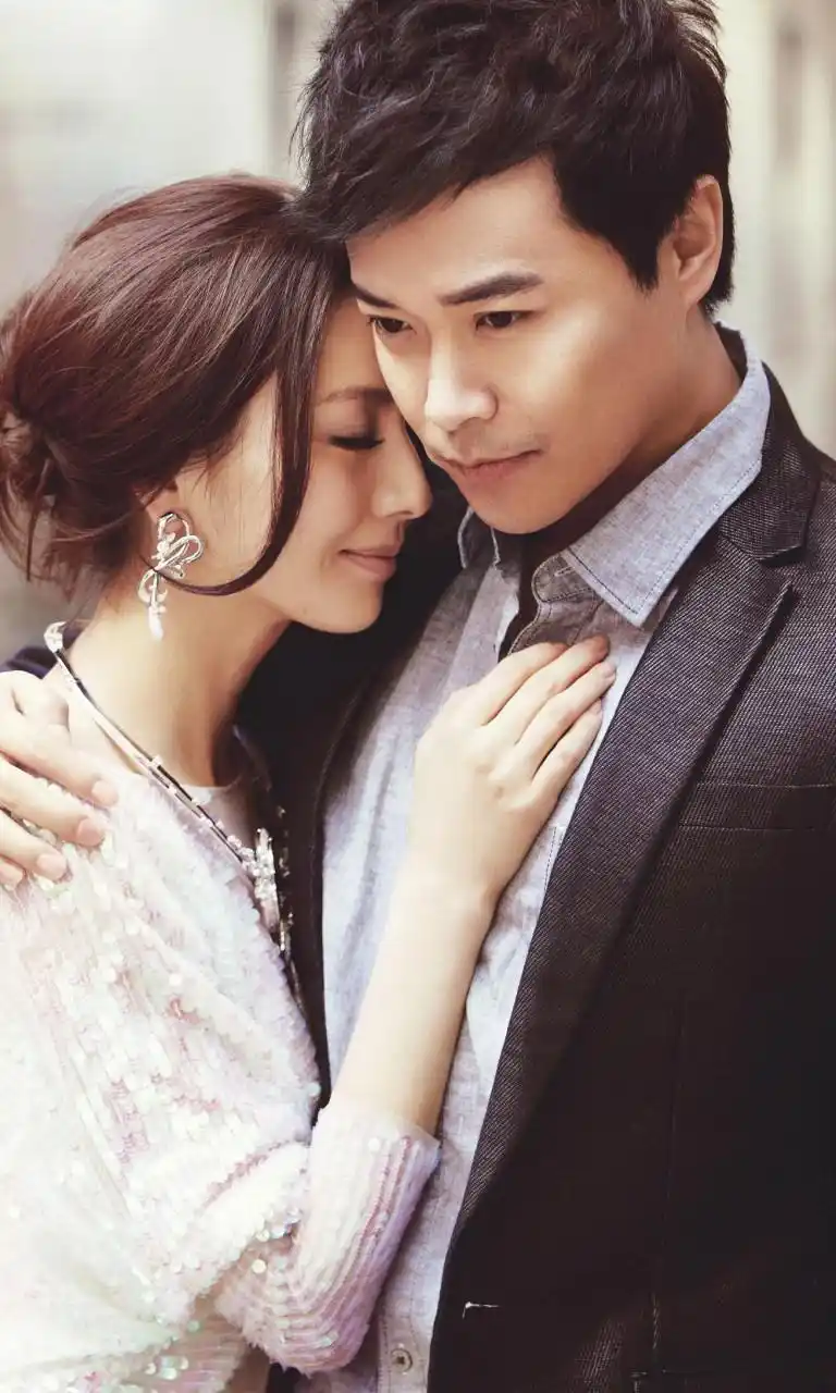 2014年1月,佟丽娅在微博上晒出结婚照,并感言称"思诚和我的爱情,从一