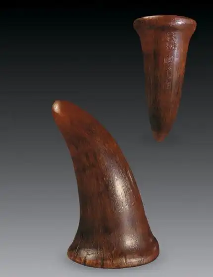 非洲犀牛角:称广角广角产自非洲,颜色:黑褐色.