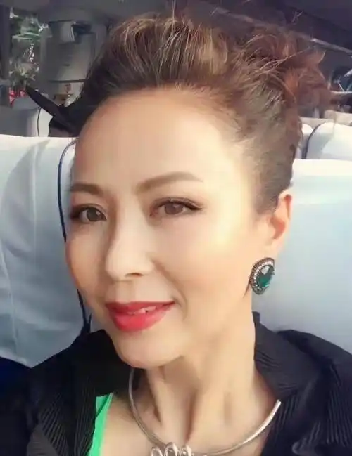 演员赵越:嫁二婚佟凡,结婚25年无儿无女,如今她还好吗?