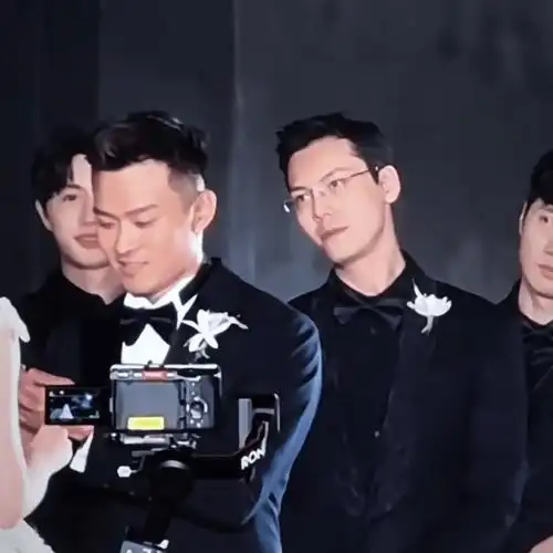 林晋诺婚礼明星齐聚!陈伟霆任伴郎上演"眼镜杀",张馨月好惊艳