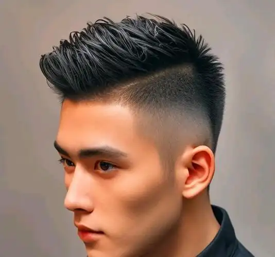 男发剪来剪去,最时尚还是两侧铲短飞机头,剪完立马变帅气