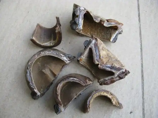 此杯是用10块蹄子料黏贴而成3.牛角仿做的象棋