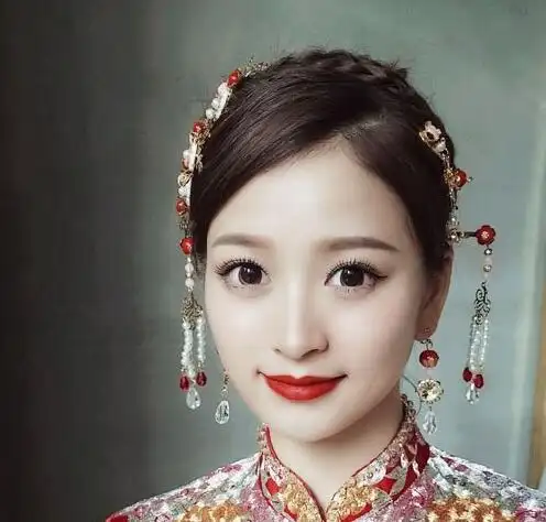 中式新娘复古盘发造型 大方脸新娘盘发独领风骚
