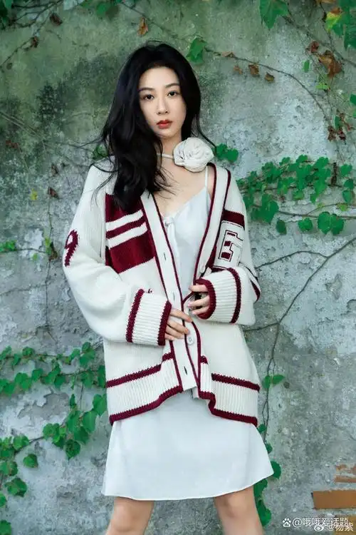 杨紫新造型抢镜:时尚蜕变,依旧美丽,演技日渐成熟