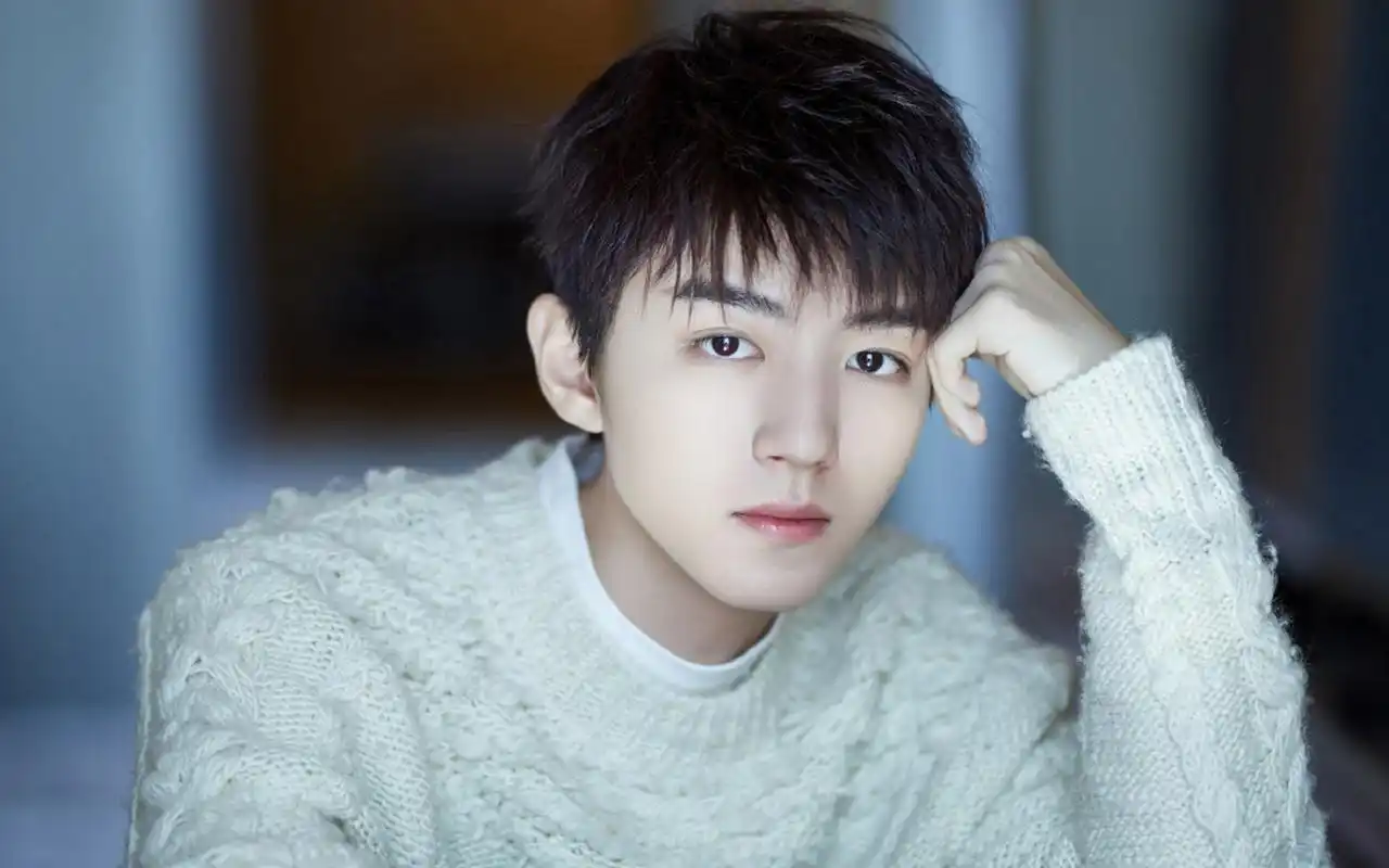 王俊凯干净好看壁纸_少年偶像王俊凯