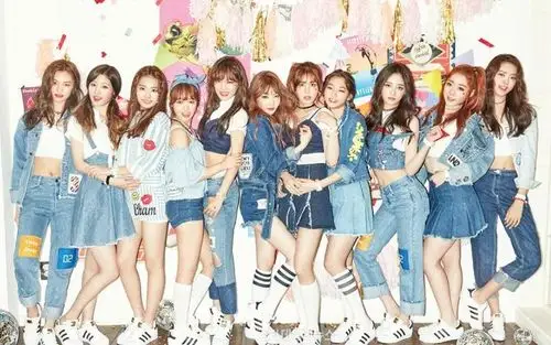 《produce101》第一季选出的限定11人女团i.o.i.