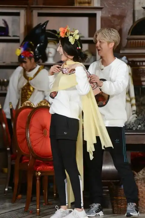 《奔跑吧》收官甜蜜互动,鹿晗,迪丽热巴的cp迎来大结局?