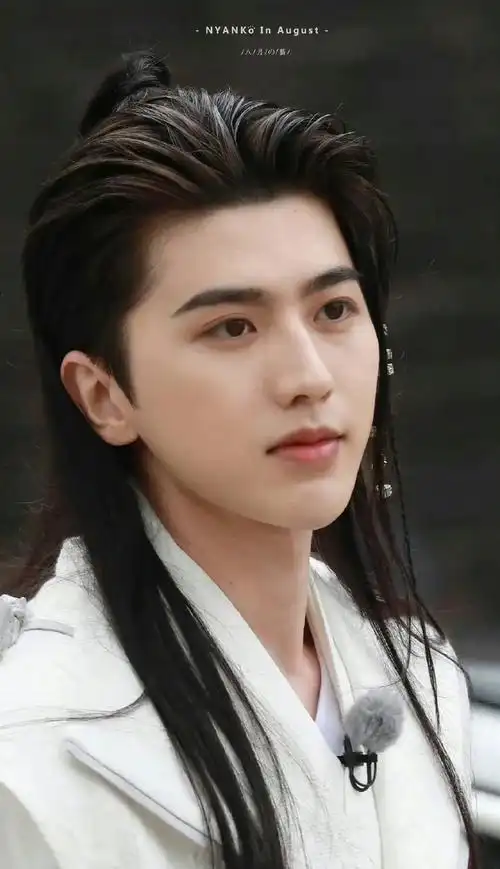 蔡徐坤的古装扮相